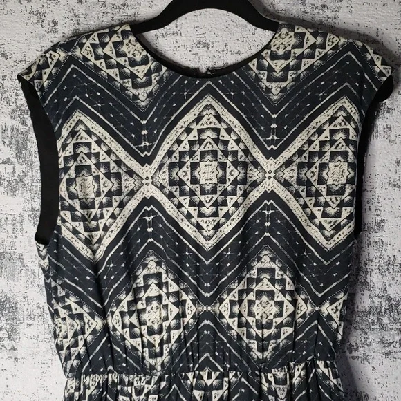 Alice + Olivia navy blue & cream summer dress w weighted lining - Picture 3 of 10